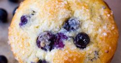 Blueberry Muffin with cinamon cream