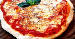 Pizza Margherita with fresh garlic