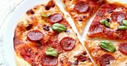 Pizza Salame with mozarella&fresh basil