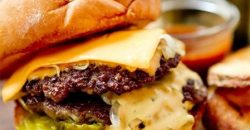 Classical Cheeseburger with homemade fries