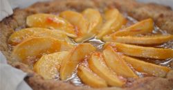 Apple Crumble with Caramel Fudge